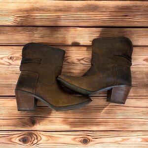 Harley Davidson Brown Leather Ankle Boots w/buckle accent